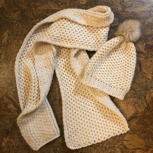 Jessica Simpson hat and scarf bundle